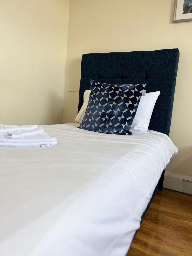 Rc Airport Rooms Stanwell Exteriör bild