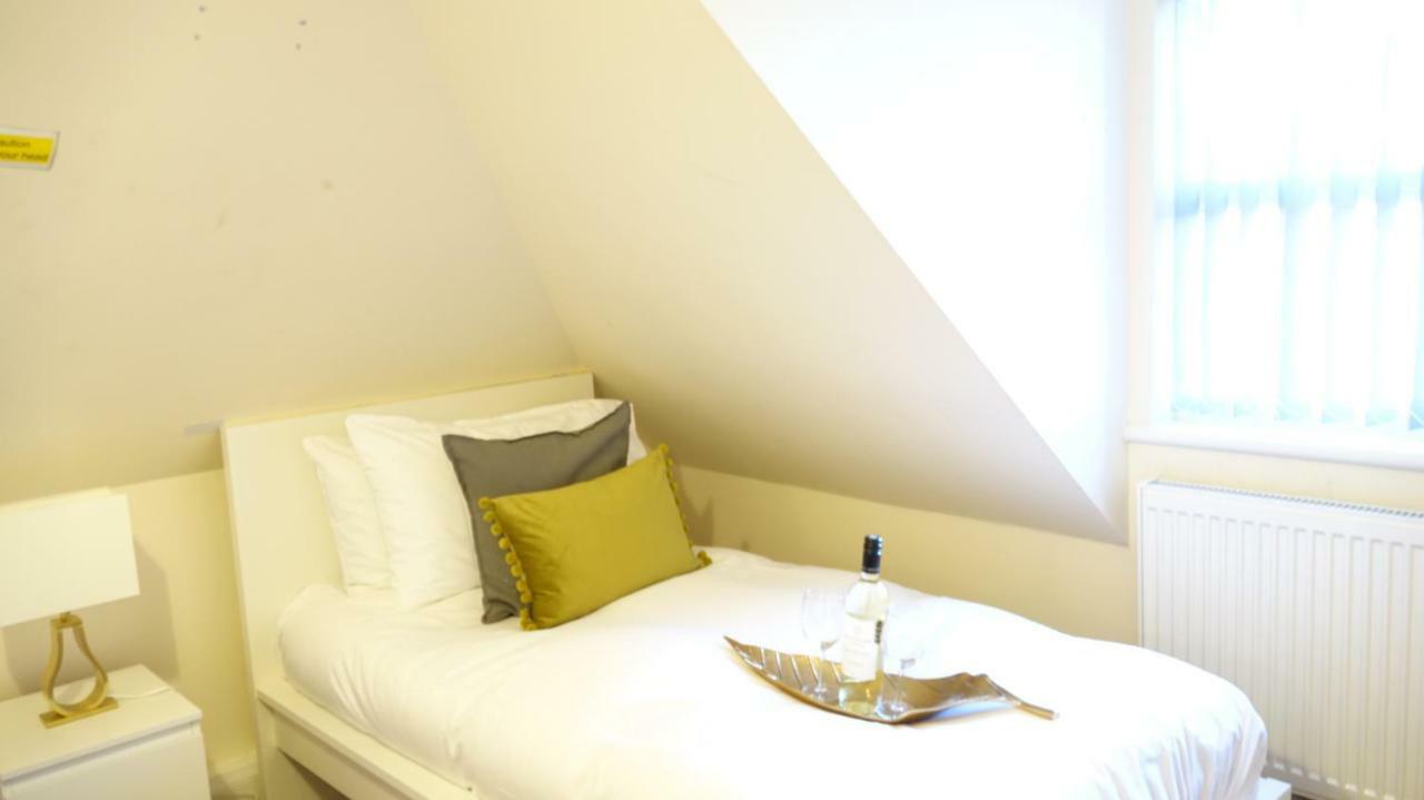 Rc Airport Rooms Stanwell Exteriör bild